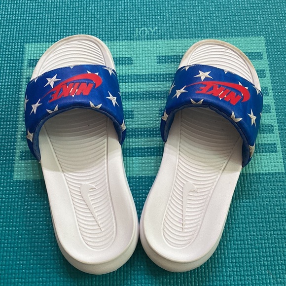 Nike Victori One Slides USA Print Women size 9 🇺🇸❤️🤍💙 - Picture 6 of 8